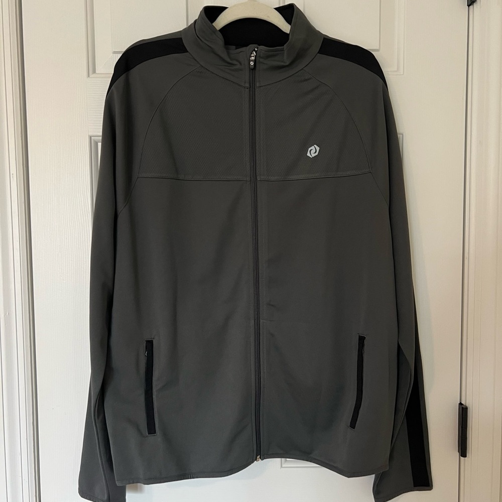 Men's Performance Jacket in Charcoal Gray